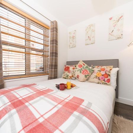 City Centre Posh Parlour Gated Parking 1Bed Wifi كينغستون أبون هول المظهر الخارجي الصورة