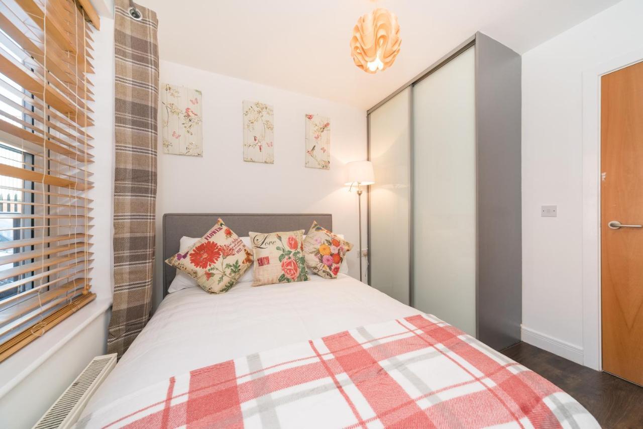 City Centre Posh Parlour Gated Parking 1Bed Wifi كينغستون أبون هول المظهر الخارجي الصورة