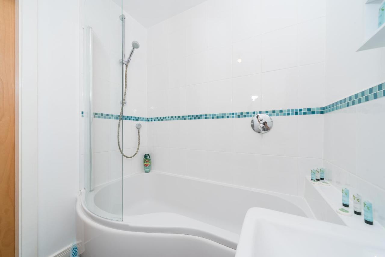 City Centre Posh Parlour Gated Parking 1Bed Wifi كينغستون أبون هول المظهر الخارجي الصورة