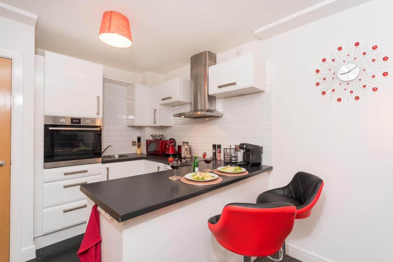 City Centre Posh Parlour Gated Parking 1Bed Wifi كينغستون أبون هول المظهر الخارجي الصورة