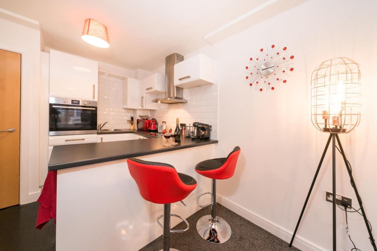 City Centre Posh Parlour Gated Parking 1Bed Wifi كينغستون أبون هول المظهر الخارجي الصورة