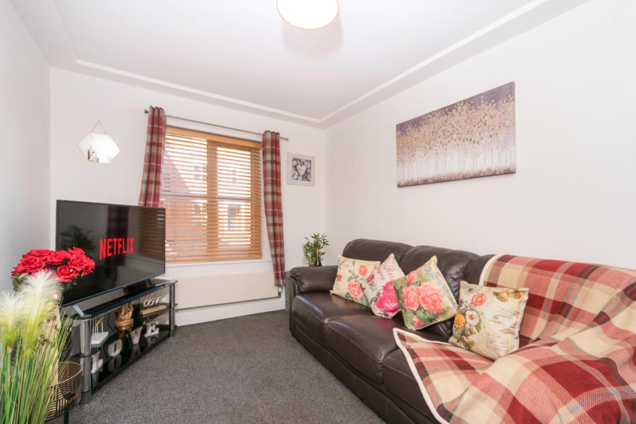 City Centre Posh Parlour Gated Parking 1Bed Wifi كينغستون أبون هول المظهر الخارجي الصورة