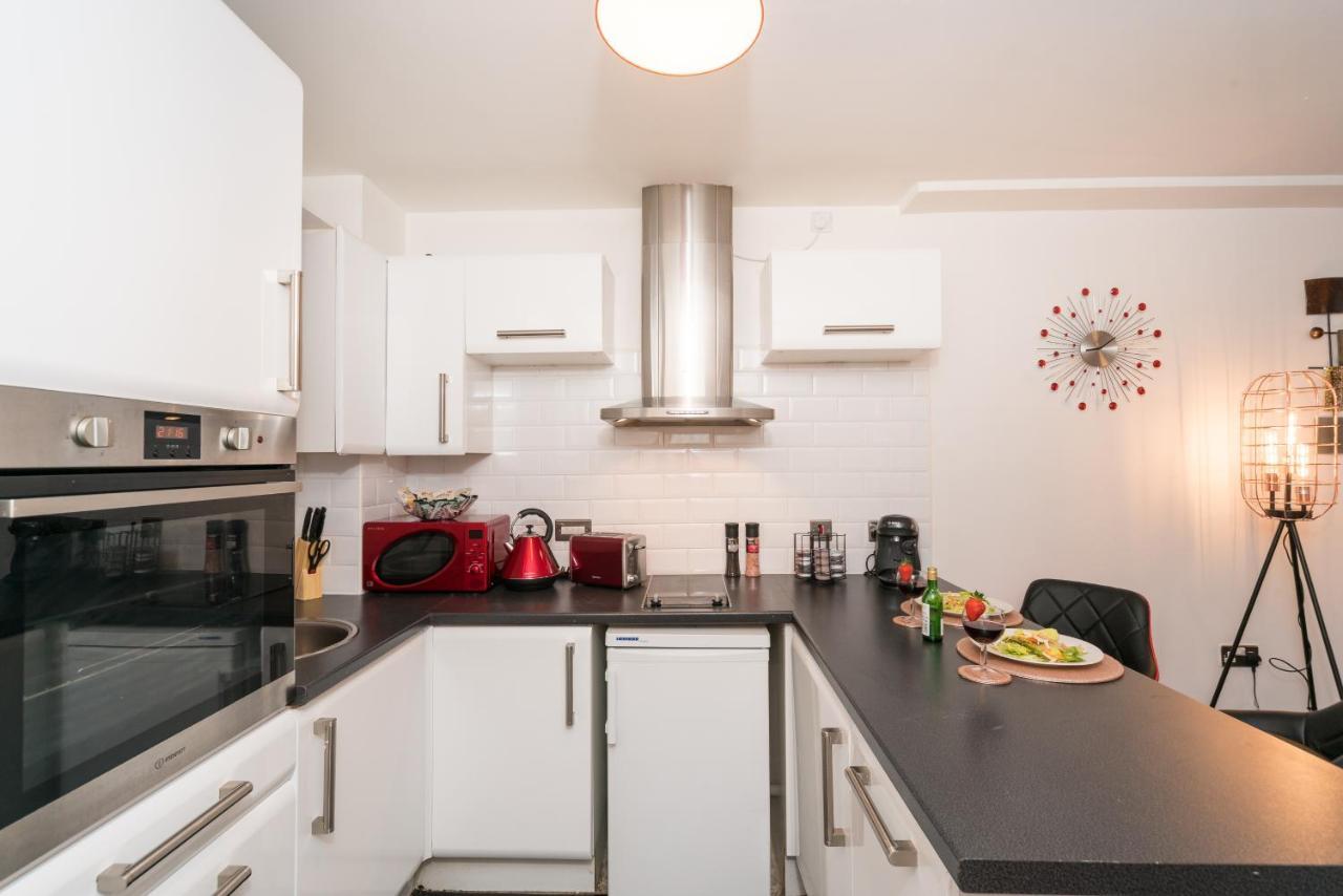 City Centre Posh Parlour Gated Parking 1Bed Wifi كينغستون أبون هول المظهر الخارجي الصورة