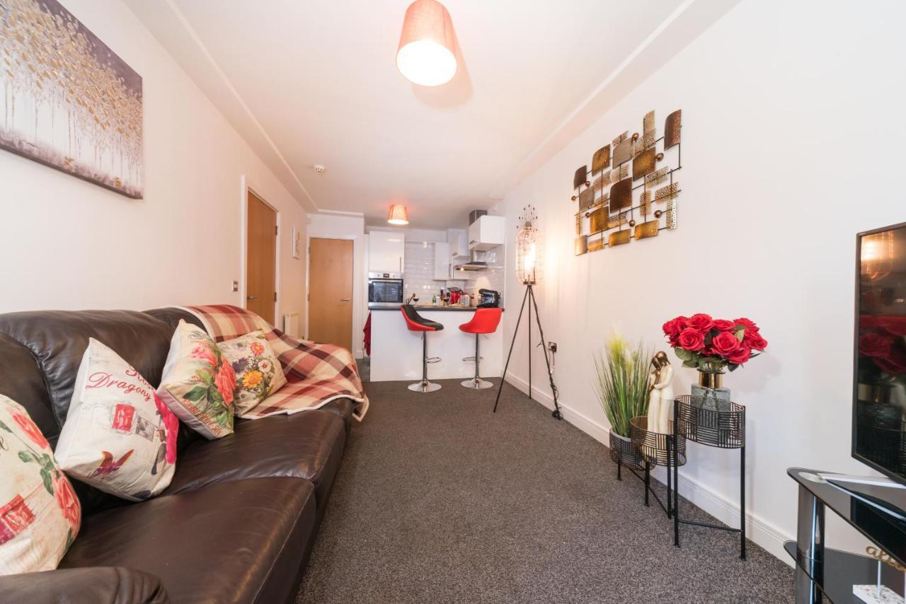 City Centre Posh Parlour Gated Parking 1Bed Wifi كينغستون أبون هول المظهر الخارجي الصورة