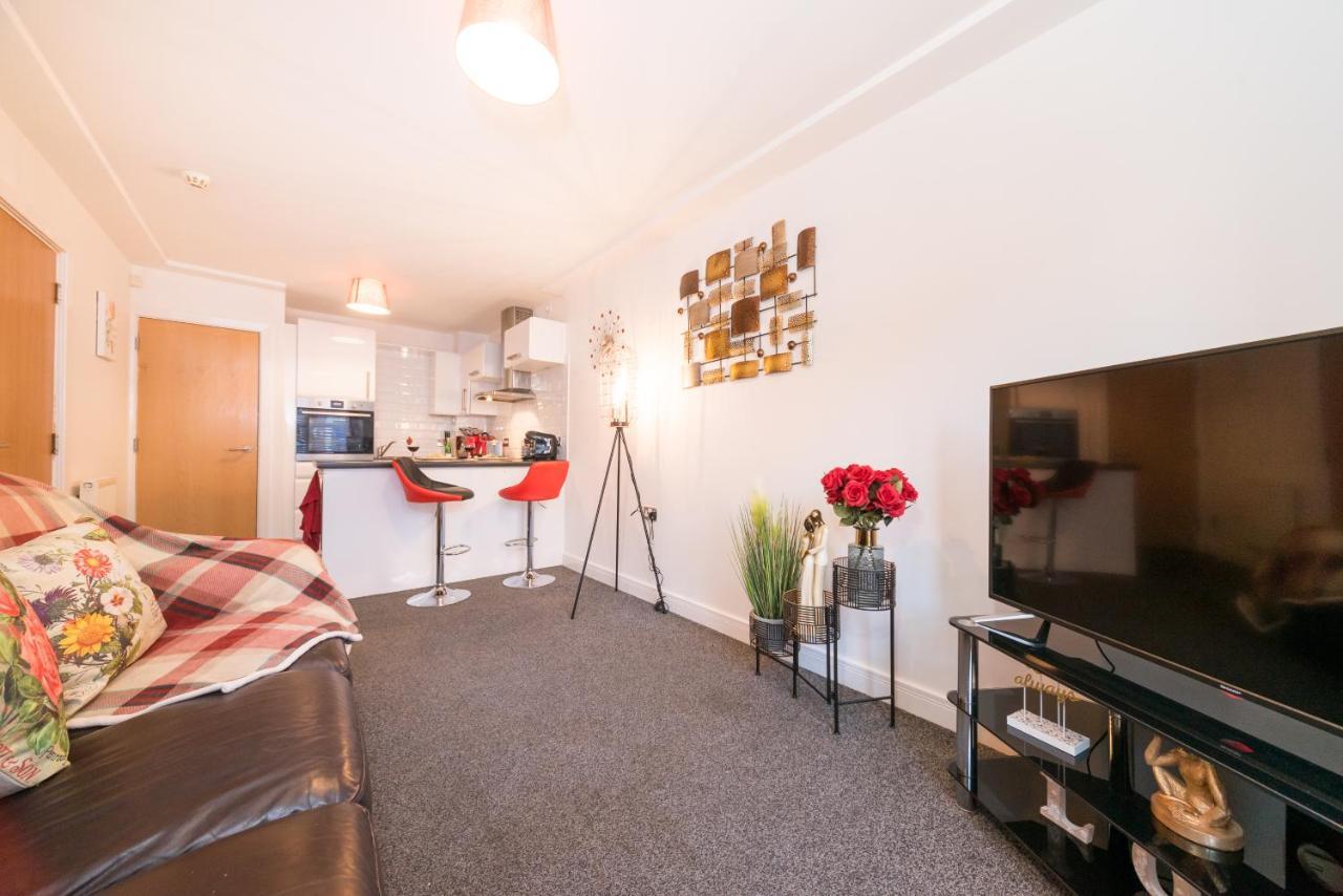 City Centre Posh Parlour Gated Parking 1Bed Wifi كينغستون أبون هول المظهر الخارجي الصورة