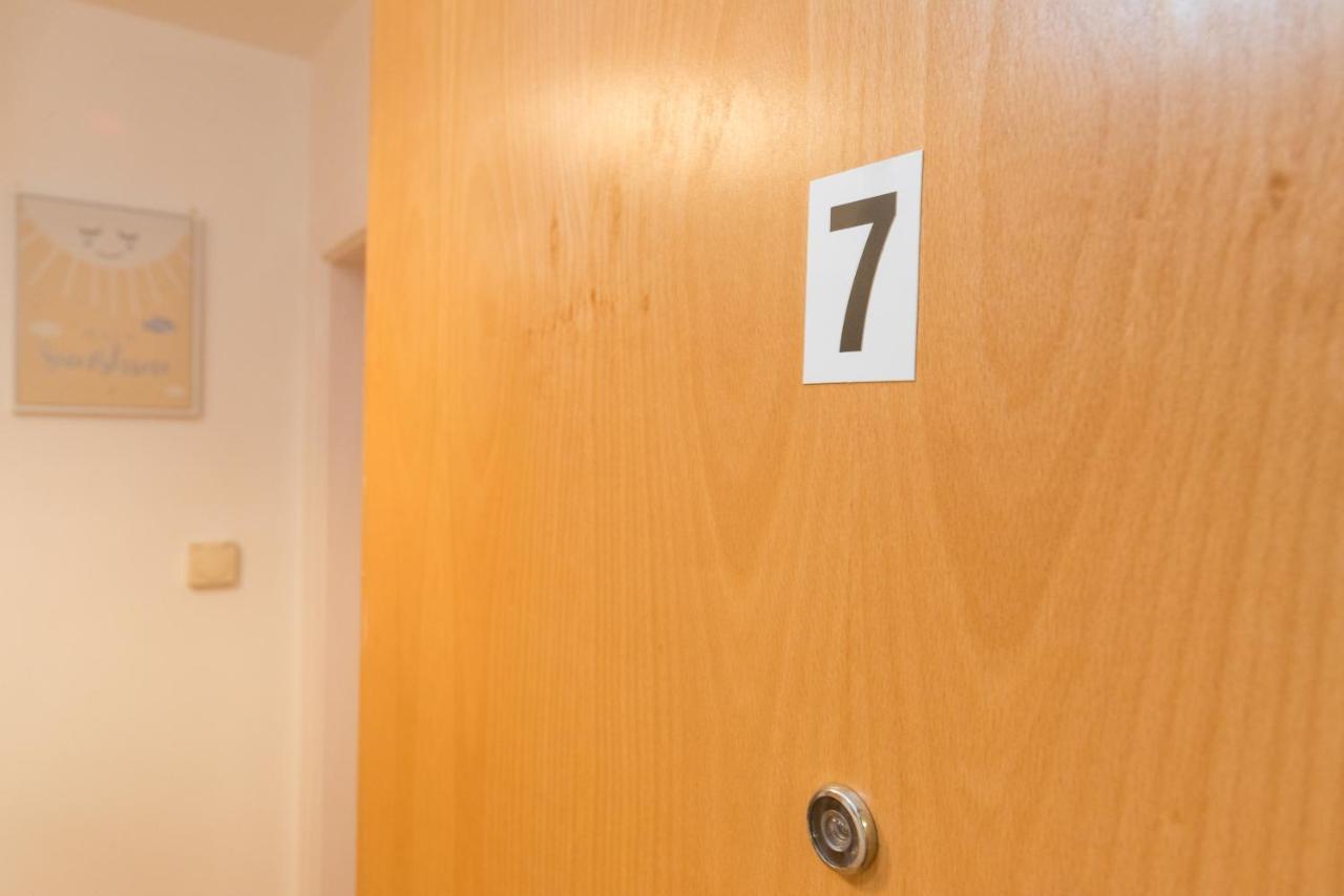City Centre Posh Parlour Gated Parking 1Bed Wifi كينغستون أبون هول المظهر الخارجي الصورة
