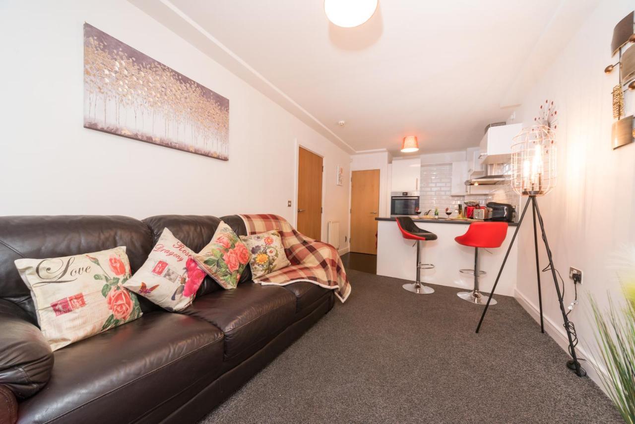 City Centre Posh Parlour Gated Parking 1Bed Wifi كينغستون أبون هول المظهر الخارجي الصورة