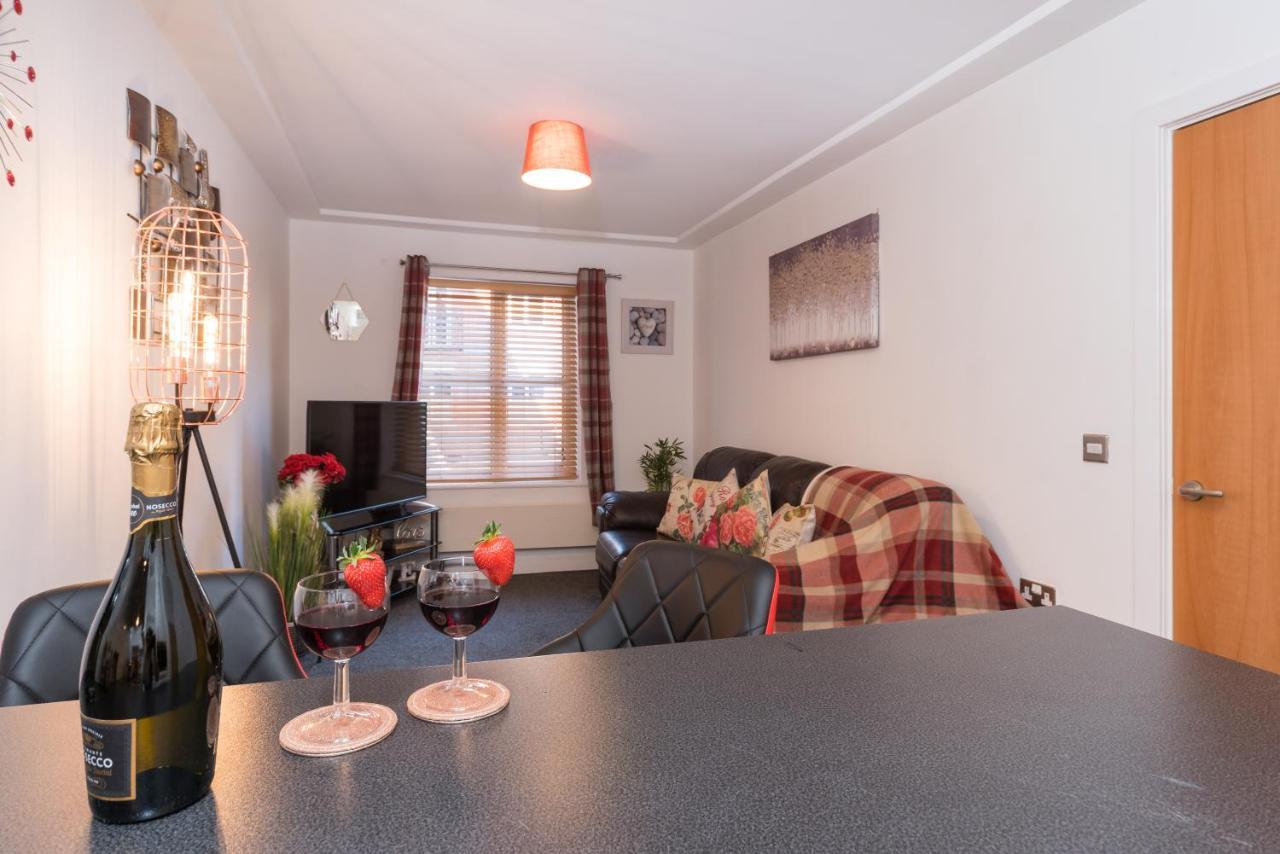 City Centre Posh Parlour Gated Parking 1Bed Wifi كينغستون أبون هول المظهر الخارجي الصورة